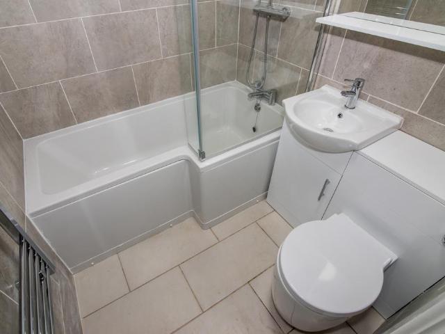 Beecroft Road, Cannock, WS11 2 bed apartment to rent £850 pcm £196 pw