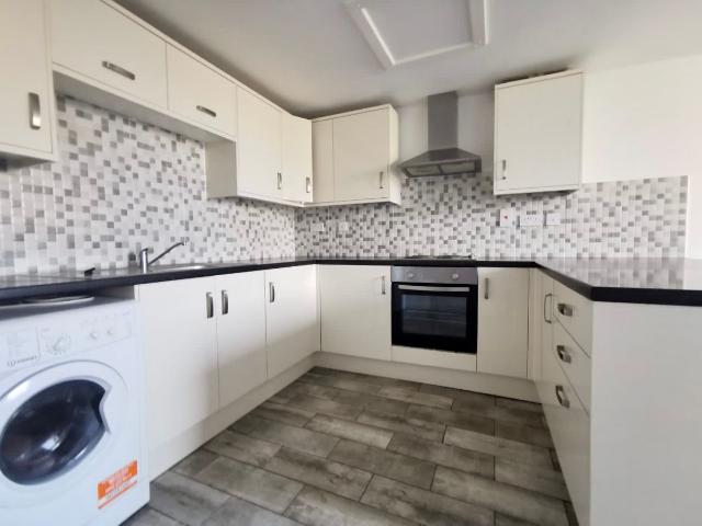 Beecroft Road, Cannock WS11, 2 bed flat to rent, £850 pcm | PrimeLocation