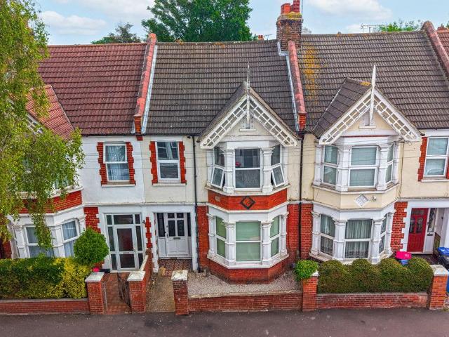 Beedell Avenue, Westcliff On Sea SS0, 2 bed flat to rent, £1,295 pcm | PrimeLocation