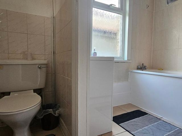 Beehive Lane, Ilford IG1, 2 bed maisonette to rent, £1,750 pcm | PrimeLocation