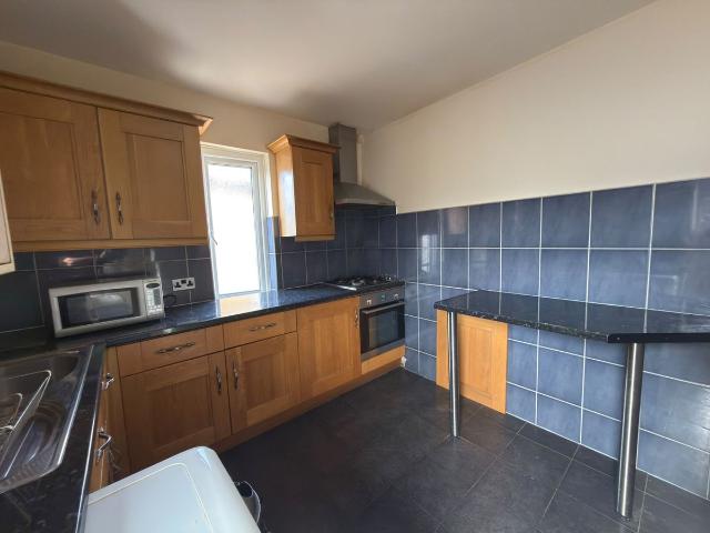 Beehive Lane, Ilford IG1, 2 bed maisonette to rent, £2,250 pcm | PrimeLocation