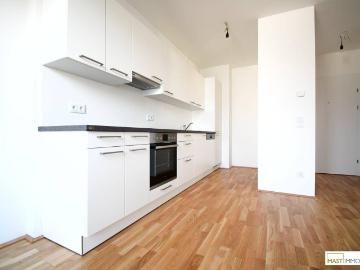 Beeindruckend aufgeteilte 3 Zimmer Dachgeschoss Wohnung mit Dachterrasse & EWE Einbauküche inkl. Geräte optional Garagenstellplatz verfügbar