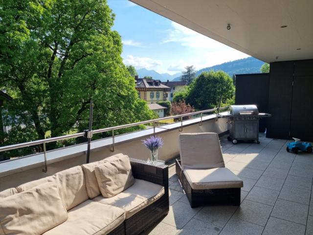 Beeindruckende 4 Zi Dachgeschosswohnung mit 2 TG Stellplätzen & Erdwärme Top Lage