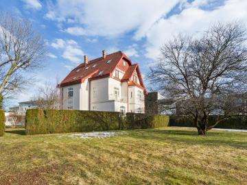 Perfekt für Praxis oder Kanzlei: Moderne Stadtvilla mit Lift, Garten & Top Lage