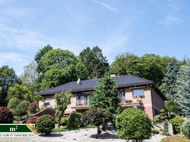 Beeindruckende, großzügige Unternehmervilla mit Pool, Gästehaus & Einliegerwohnung in Velbert Hefel