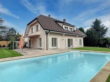 Wunderschöne renovierte Villa mit Pool und Garten