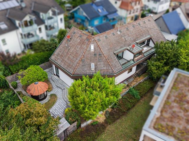 Beeindruckendes Einfamilienhaus mit Einliegerwohnung im Dachgeschoss