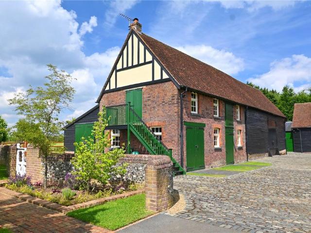 Beesonend Lane, Harpenden. 2 bed detached house to rent £2,700 pcm £623 pw
