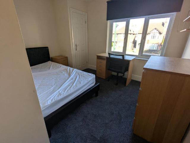 Beeston Road, Nottingham NG7 6 bed house share to rent £520 pcm £120 pw