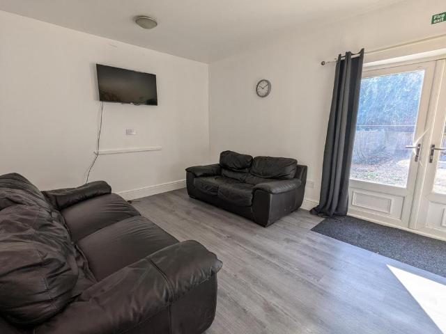 Beeston Road, Nottingham NG7 6 bed house share to rent £520 pcm £120 pw