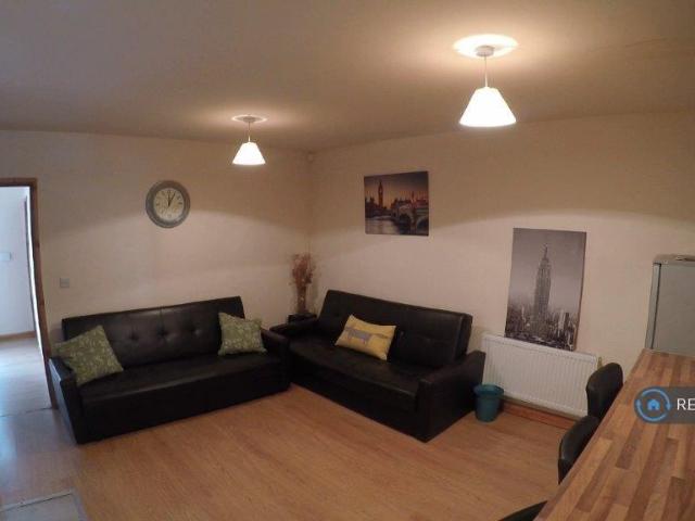 Beeston Road, Nottingham, NG7 6 bed semi detached house to rent £3,484 pcm £804 pw