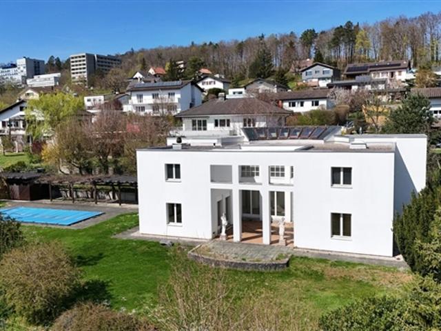 Befindet sich in der Villa des Architekten Porrentruy mit 9 Zimmern