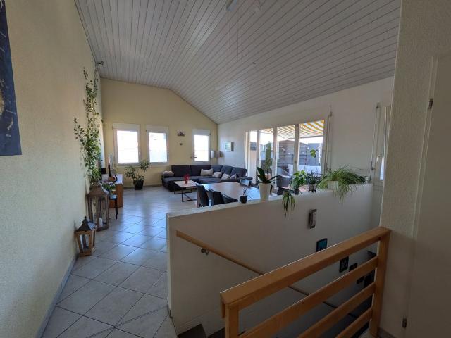 BEFRISTET: 01.01.27 31.03.27  Möblierte 3.5 Zimmer Maisonette mit grosser Terrasse in Rotkreuz
