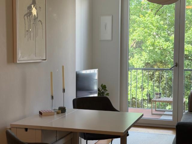 Befristet, 2 Zimmer Wohnung mit großem Balkon und top Anbindung