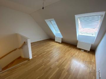Befristet bis zum 14.08.2026 vermietet – stilvolle Dachgeschoss Maisonnette