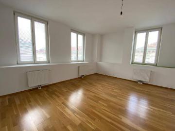 Befristet bis zum 31.01.2028 vermietet – stilvolle Dachgeschoss Maisonette mit Terrasse