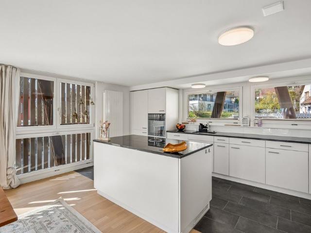 Befristet bis 30.11.2027 – moderne 3.5 Zimmer Wohnung mit Sitzplatz