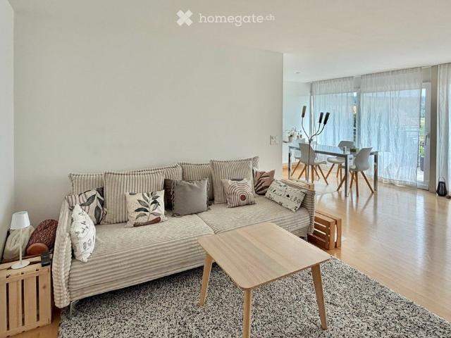 Befristet, möbliert: 4.5 Zimmer mit Cheminée in Forch