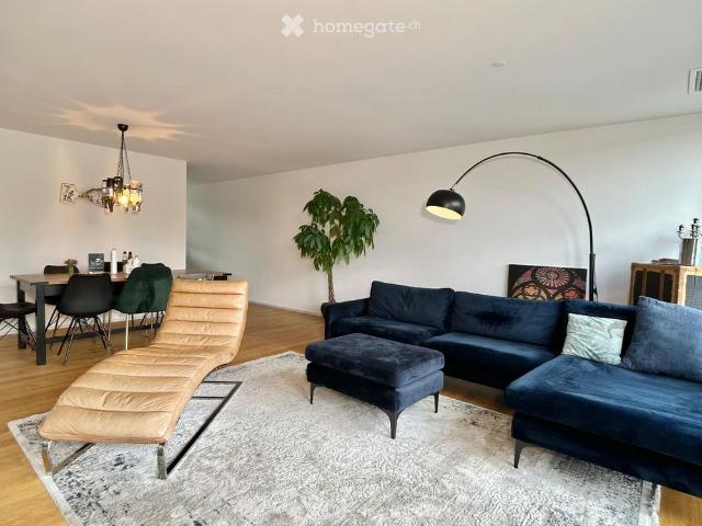 Befristet, möbliert: Moderne 4.5 Zimmer Wohnung mit Seesicht