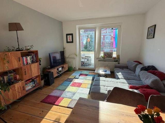 Befristet Sept Mai: Helle, möblierte 2 Zimmer Wohnung mit Balkon