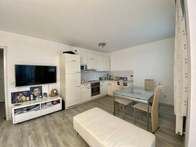 Befristet vermietete, 2 Zimmer Wohnung mit Loggia, Dachterrasse & Pool in Simmering!