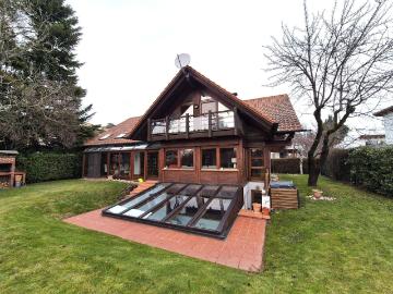 BEGEHRTE WOHNLAGE AM MÜHLWASSER: HOCHWERTIGES WOHNJUWEL ALS EINFAMILIENHAUS IN AUSGEZEICHNETER, SEHR RUHIGER WOHNLAGE MIT HALLENBAD, SAUNA UND FITNESSRAUM