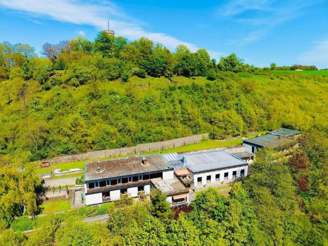 Begehrte Alleinlage. exklusives Wohnen mit viel Licht, Luft und Sonne! Mehrere Gebäude lösen Ihre Wohn und Gewerbepläne