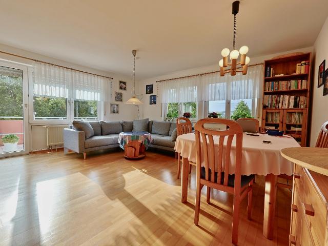Begehrte Lage, ruhiges Wohnen 2 Zimmer Wohnung mit Balkon und Tiefgaragenplatz