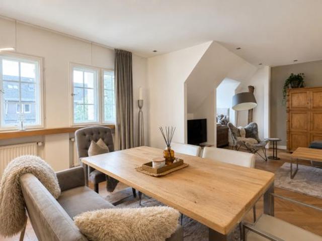 Stilvoll wohnen über den Dächern von Düsseltal – großzügiger 106m² Jugendstil Altbau mit Balkon