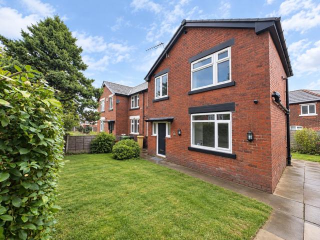 Begonia Avenue, Bolton, BL4 3 bed house to rent £1,300 pcm £300 pw