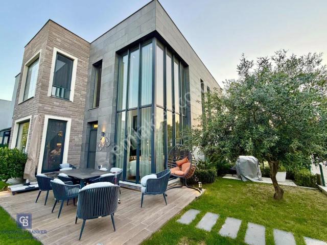 Begonvilla'da Full Mobilyalı Özel Tasarım 3+1 Satılık Lüks Villa