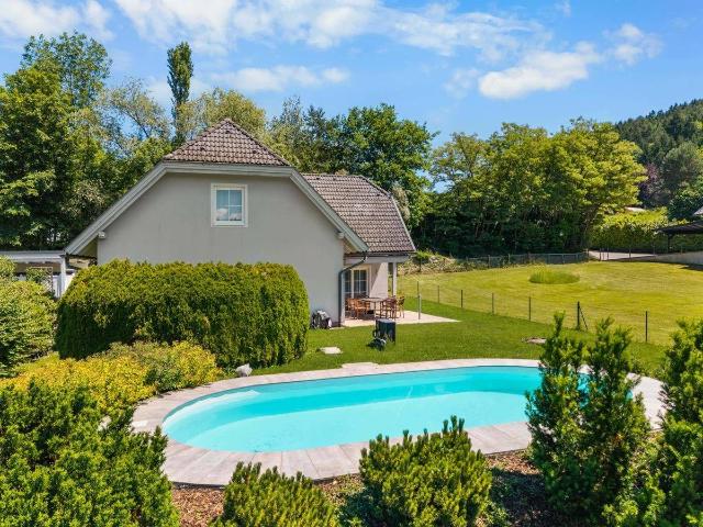 Behagliches 5 Zimmer Familiendomizil mit 2 Bädern und Pool, nur 3 Minuten zum Wörthersee