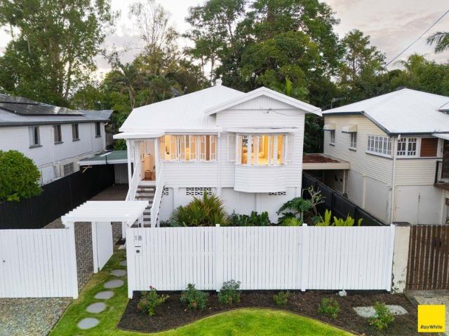 Behind the White Picket Fence | A Queenslander to Steal Your Heart