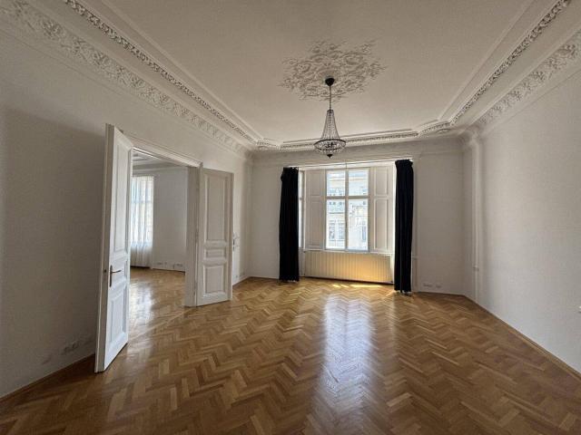 Bei Votivkirche, Schottentor wunderschöne Altbauwohnung