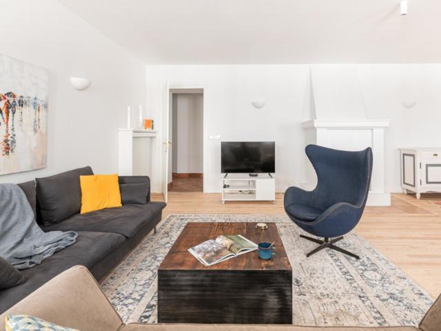 Beige Hospitalité Adriana 120m², hypercentre