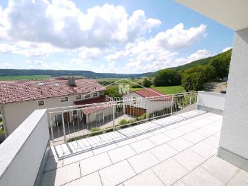 Beilngries Neuwertige 3 Zimmer OG Wohnung mit EBK, Aufzug u. TG Stellplätzen in traumhafter Lage