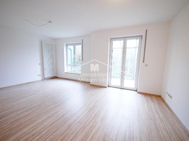 Beilngries Betreutes Wohnen: Renoviert 2 Zimmer OG Whg. mit EBK u. Auzug in zentraler Lage von Beilngries
