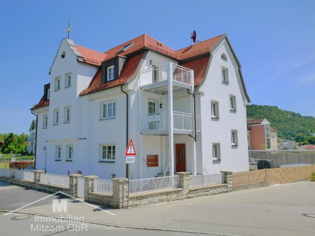 Beilngries Schmidl Villa: Wunderschön Wohnen im sanierten Altbau mit EBk u. Carport in zentraler Lage am Sulzpark