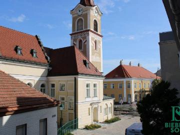 Beim alten Rathaus! Loggia, möbliert… einfach Vermieten oder Einziehen!