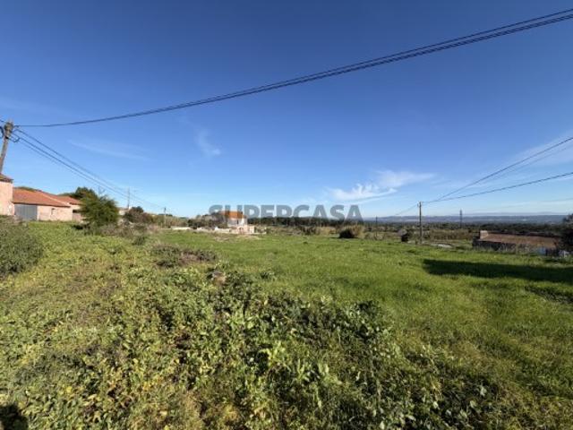 Beira Mar Terreno com 8.000 m² e Duas Parcelas Urbanas Oeste