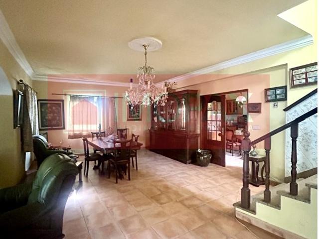 BEJA / Moradia T4 / Quintal / Garagem / Piscina