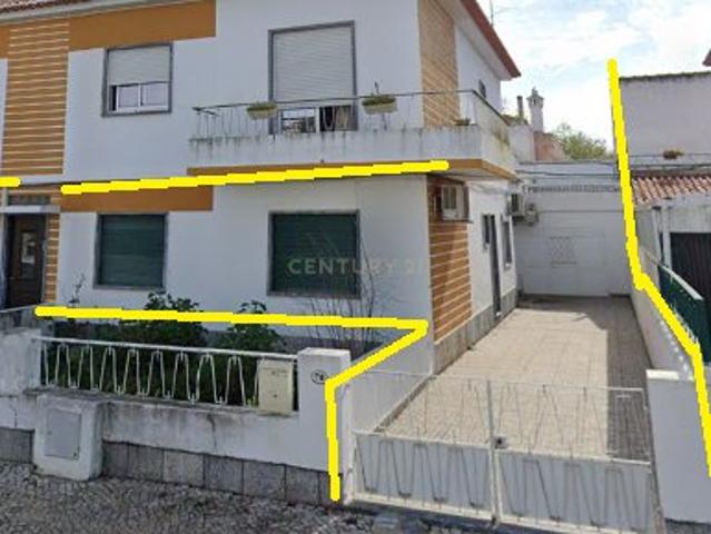 BEJA ALENTEJO, Rés do Chão com 4 Quartos,Terraço, Garagem e espaço exterior,