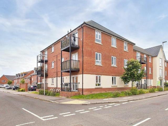 Beke Avenue, Shinfield, Reading. 2 bed flat to rent £1,600 pcm £369 pw