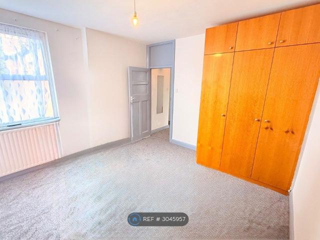 Belton Road, London NW2, 3 bed flat to rent, £2,400 pcm | PrimeLocation