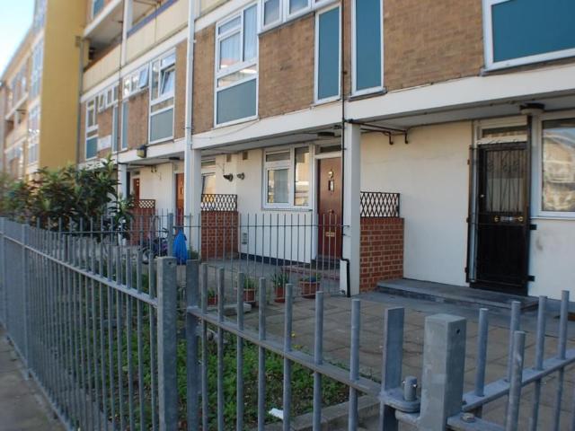 Belton Way, London E3, 3 bed flat to rent, £2,900 pcm | PrimeLocation