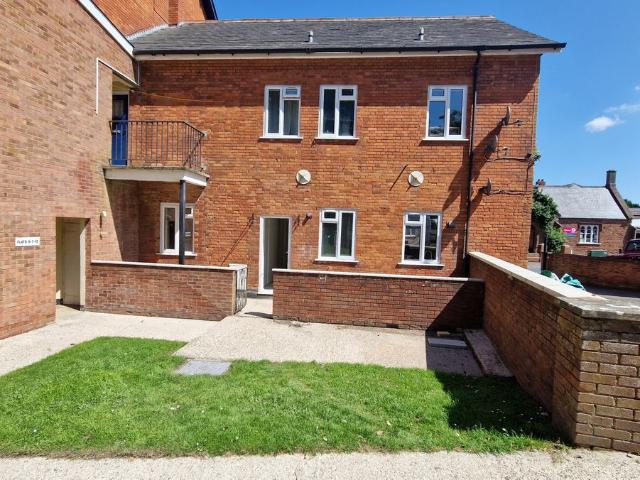 Belvedere Court, North Street, Wellington TA21, 3 bed flat to rent, £1,100 pcm | PrimeLocation