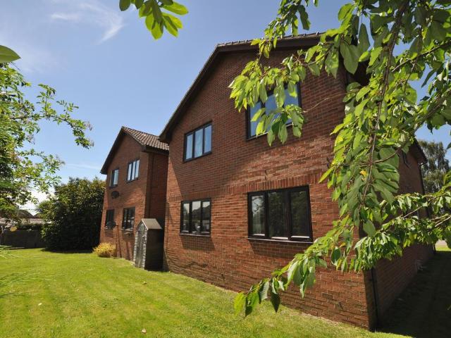 Belvedere Close, Guildford, Surrey, GU2 1 bed apartment to rent £1,295 pcm £299 pw