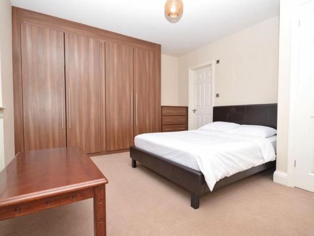 Belvedere Avenue, Ilford, IG5 0UE 1 bed in a house share to rent £875 pcm £202 pw