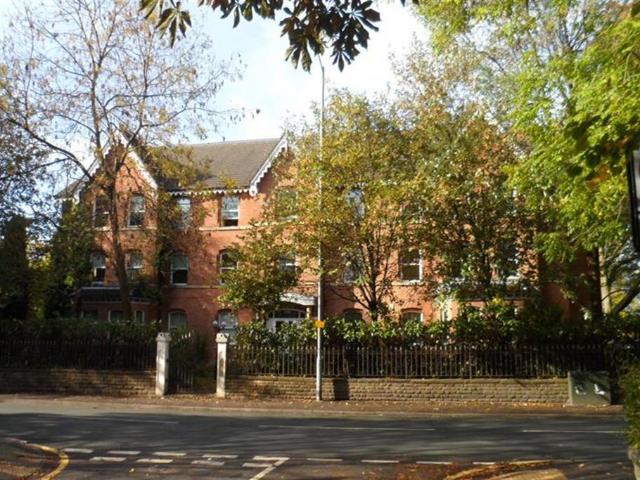 Belvedere Gardens Heaton Moor Road 2 bed apartment to rent £1,250 pcm £288 pw