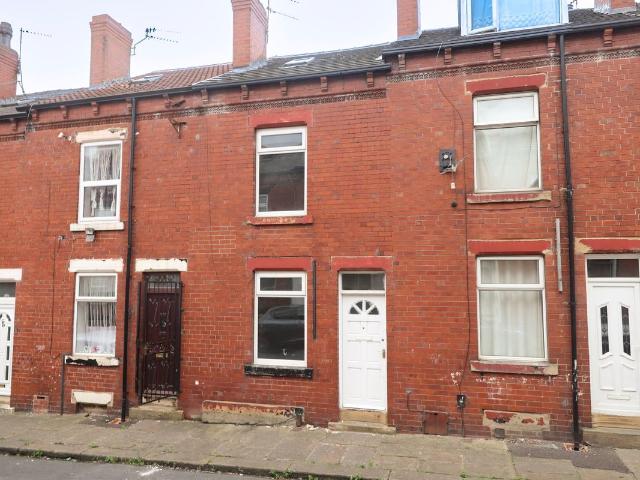Belvedere Mount, Leeds, West Yorkshire LS11, 4 bed terraced house to rent, £1,100 pcm | PrimeLocation